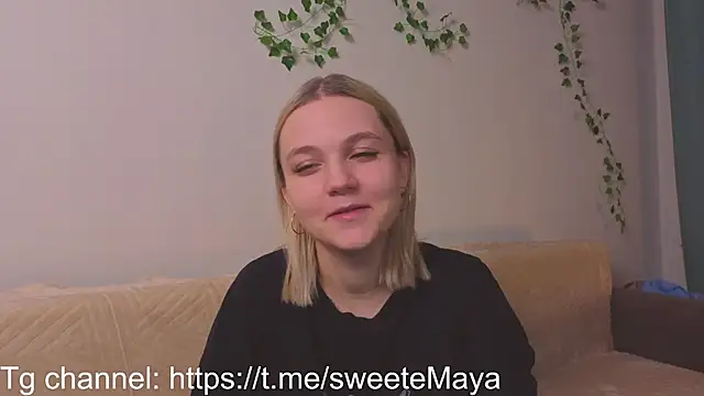 Snapshot of KelleDomin chatting on November 19, 8:20 pm KelleDomin online show from November 19, 8:20 pm