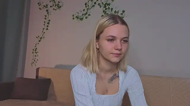 Snapshot of KelleDomin chatting on November 21, 7:23 pm KelleDomin online show from November 21, 7:23 pm