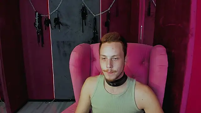 LeoMooree online show from October 8, 3:42 pm