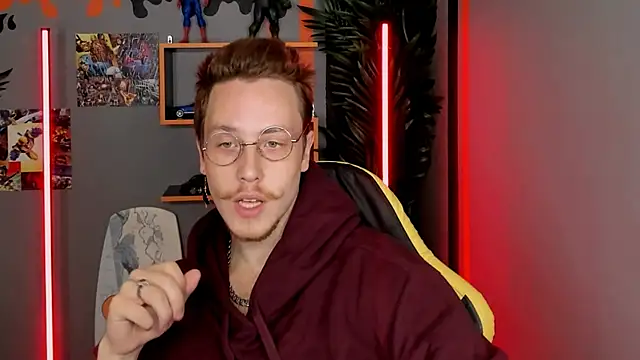 LeoMooree online show from November 4, 3:44 pm