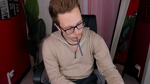 LeoMooree online show from November 10, 9:14 pm