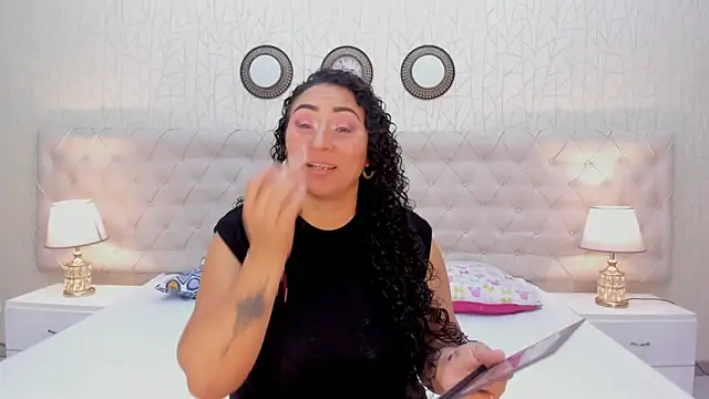 VaniaRose online show from November 8, 1:55 pm