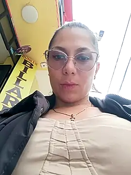 Mia-love-03 online show from November 5, 8:09 pm