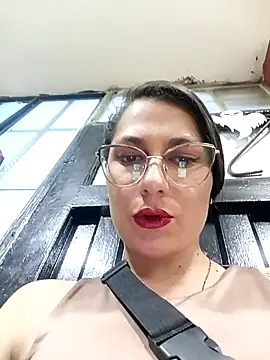 Mia-love-03 online show from November 7, 9:59 pm