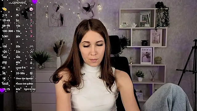 DreamVelour online show from October 6, 9:12 pm