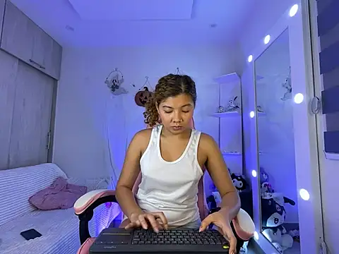 Snapshot of Gaby_002 chatting on November 2, 11:01 am Gaby 002 online show from November 2, 11:01 am