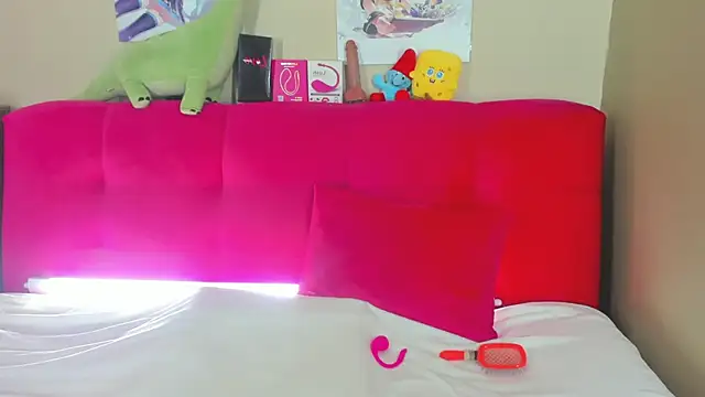 Angel Leeks online show from November 21, 1:04 am