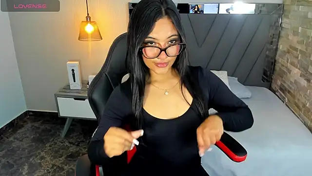 SYLVANA REY4 online show from October 4, 7:23 pm