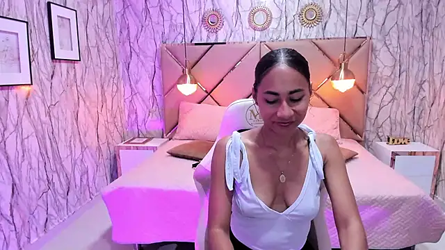 Nia imanni online show from September 27, 11:59 am