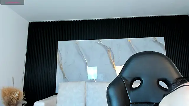 Karol Yanil online show from October 28, 7:38 pm