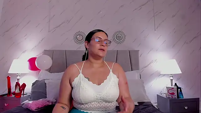 Snapshot of Michell_Monet chatting on January 15, 11:48 am Michell Monet online show from January 15, 11:48 am