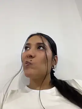 Snapshot of IsabellaJoness_ chatting on February 21, 3:35 pm IsabellaJoness online show from February 21, 3:35 pm