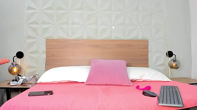 Snapshot of ValeryTrans_ chatting on February 7, 1:26 pm ValeryTrans online show from February 7, 1:26 pm