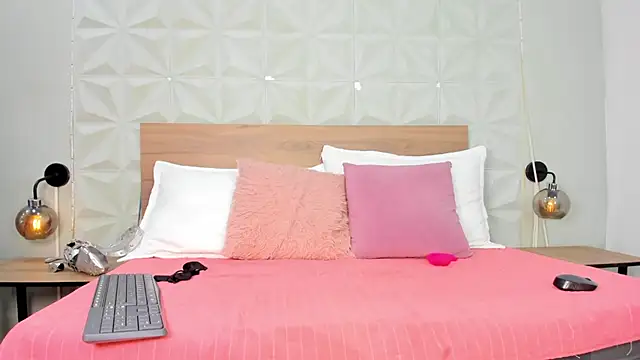 Snapshot of ValeryTrans_ chatting on February 19, 1:18 pm ValeryTrans online show from February 19, 1:18 pm