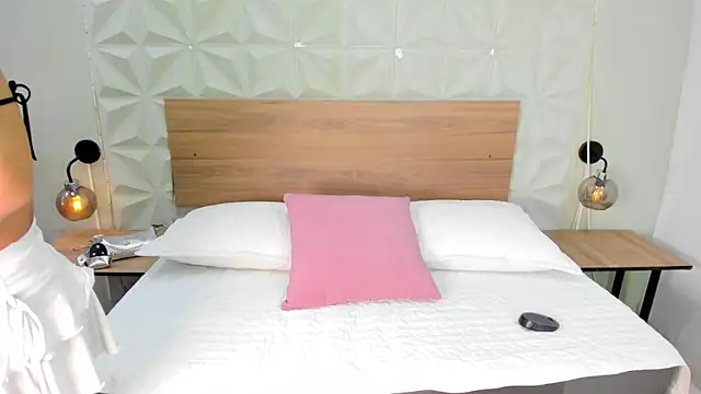 Snapshot of ValeryTrans_ chatting on February 21, 1:23 pm ValeryTrans online show from February 21, 1:23 pm