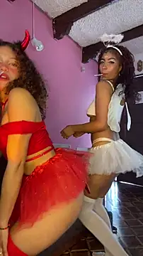 PrettyLia online show from October 29, 5:14 pm