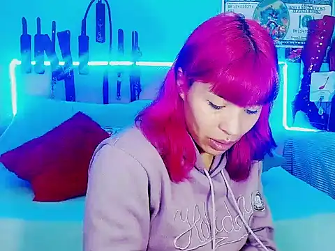 mylygrey online show from February 25, 1:32 pm