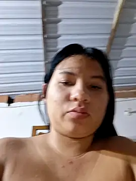 Snapshot of hot-mom22 chatting on April 24, 10:18 am hot-mom22 online show from April 24, 10:18 am