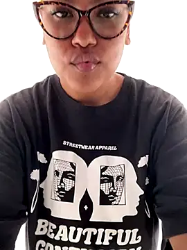 miiabrown18 online show from October 13, 1:55 pm