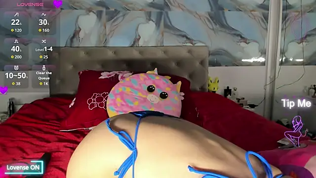 Snapshot of luluubloomm chatting on November 1, 3:03 pm luluubloomm online show from November 1, 3:03 pm