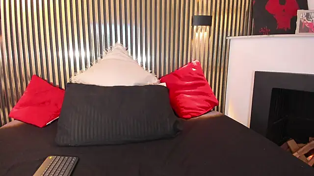 Lilith Bonnet online show from October 11, 5:44 pm