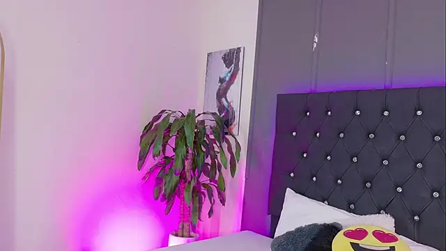 Snapshot of Kataaleya__12 chatting on October 9, 3:15 am Kataaleya 12 online show from October 9, 3:15 am