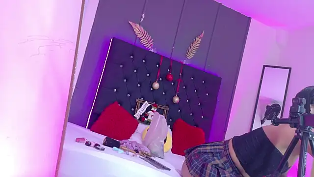 Snapshot of Kataaleya__12 chatting on December 3, 12:03 pm Kataaleya 12 online show from December 3, 12:03 pm