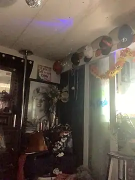 blondebarbiebae online show from April 7, 8:20 pm