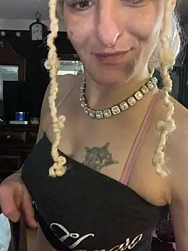 blondebarbiebae online show from April 12, 2:38 am