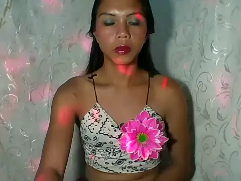 Kim25xxxx online show from December 2, 8:59 pm