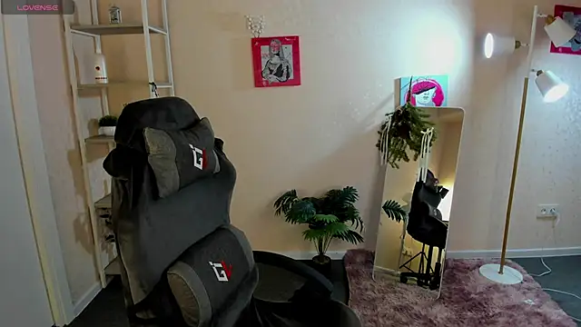 Al1ice Moures online show from January 6, 1:20 am