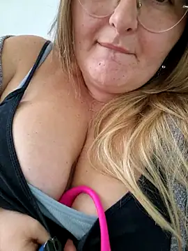 Snapshot of HornyBella88 chatting on October 5, 10:46 am HornyBella88 online show from October 5, 10:46 am