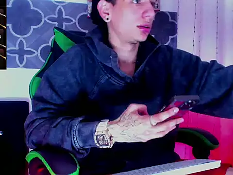 Skinny batman online show from December 3, 10:30 pm