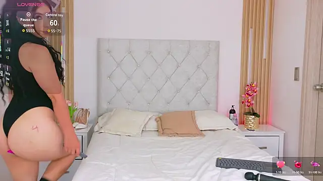 Snapshot of Ashley-Whitee chatting on December 3, 12:40 am Ashley-Whitee online show from December 3, 12:40 am