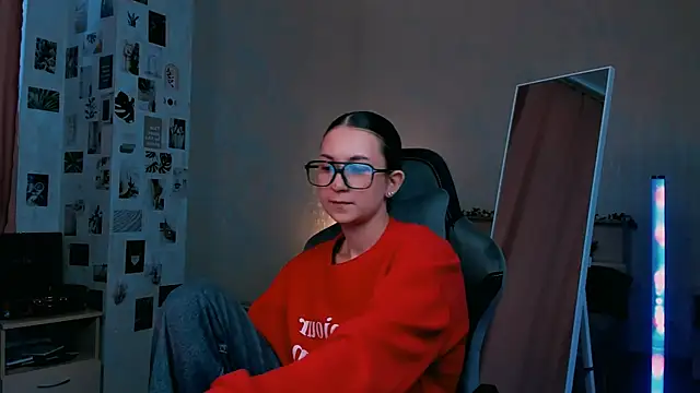 raviolly046 online show from October 1, 1:39 pm