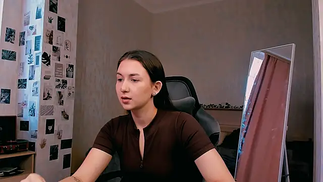 raviolly046 online show from October 4, 9:51 am