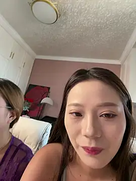 Snapshot of redrose520 chatting on July 22, 5:43 am redrose520 online show from July 22, 5:43 am