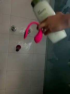 Snapshot of Violettt_hot chatting on October 21, 10:05 am Violettt hot online show from October 21, 10:05 am