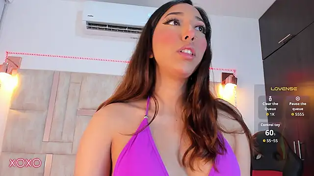 Snapshot of emily__walker chatting on November 11, 8:53 pm emily walker online show from November 11, 8:53 pm