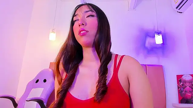 Snapshot of emily__walker chatting on December 17, 3:34 am emily walker online show from December 17, 3:34 am