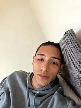 Snapshot of Francoluce23 chatting on October 2, 3:52 pm Francoluce23 online show from October 2, 3:52 pm