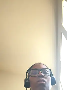 Snapshot of YeahhhitsBreezy chatting on October 13, 6:41 pm YeahhhitsBreezy online show from October 13, 6:41 pm