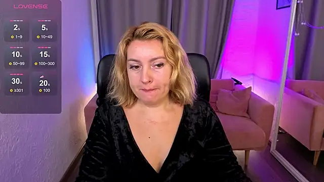 Mia Bloomie online show from September 25, 5:55 am