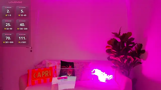 TiaBelle online show from November 8, 6:18 pm