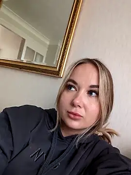 Snapshot of BarbieDolly_x chatting on October 13, 3:12 pm BarbieDolly x online show from October 13, 3:12 pm