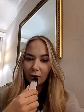 Snapshot of BarbieDolly_x chatting on November 6, 5:03 pm BarbieDolly x online show from November 6, 5:03 pm