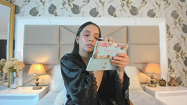 MayaDeLuca online show from January 13, 1:05 pm