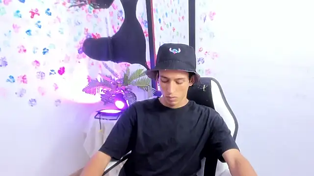 Kingnumb  online show from September 26, 4:11 pm