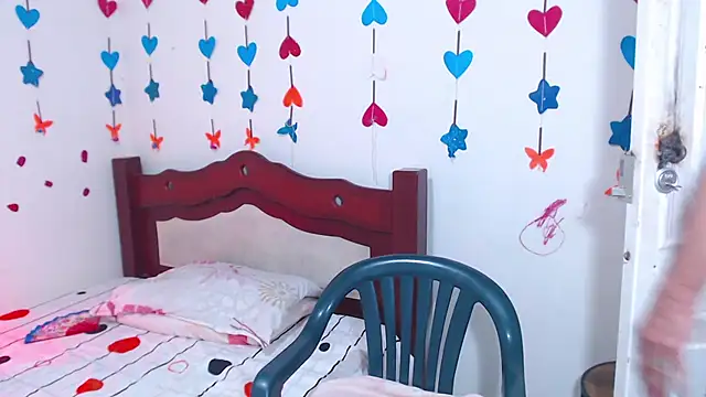 lorenacapelli online show from February 6, 2:53 pm