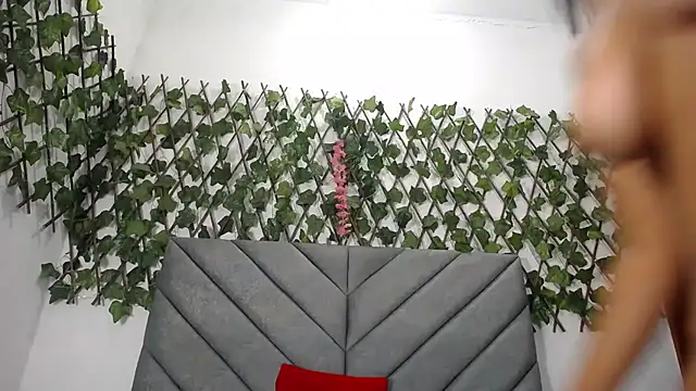 vfridaper online show from December 5, 12:58 pm